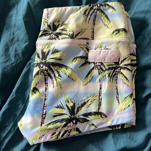 M FLEO Palm Trees Athletic Shorts Original 2.5”